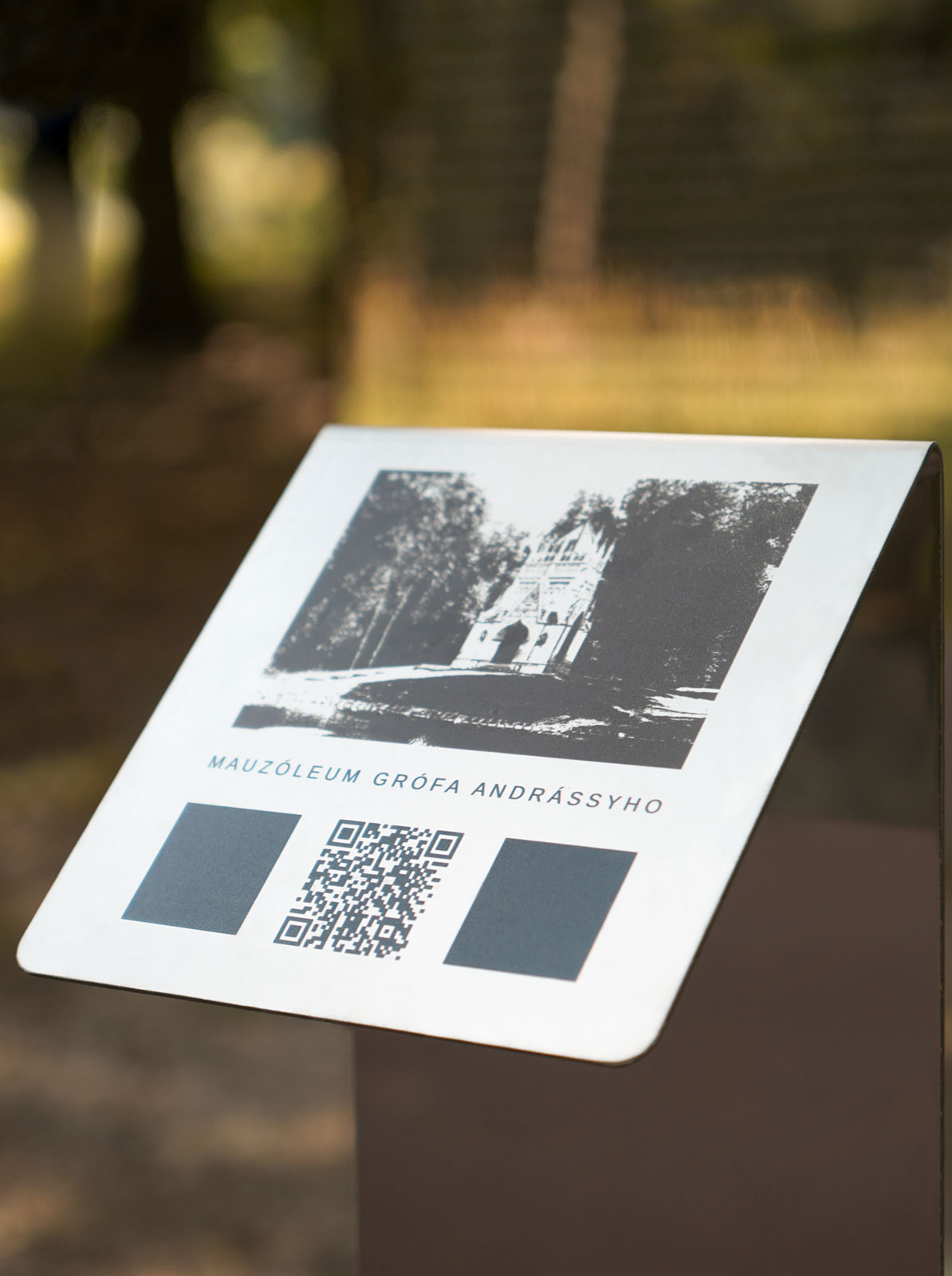 Info tabuľa s QR nosičom