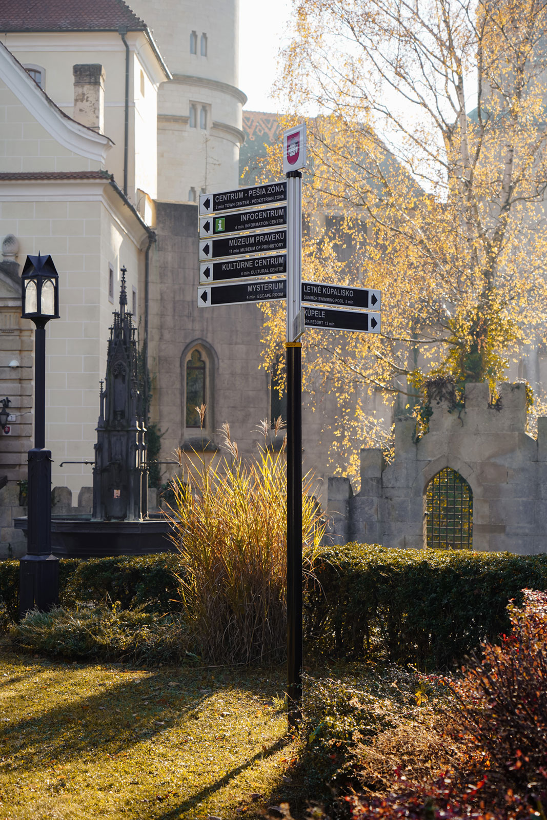 smerové tabule a smerové šípky