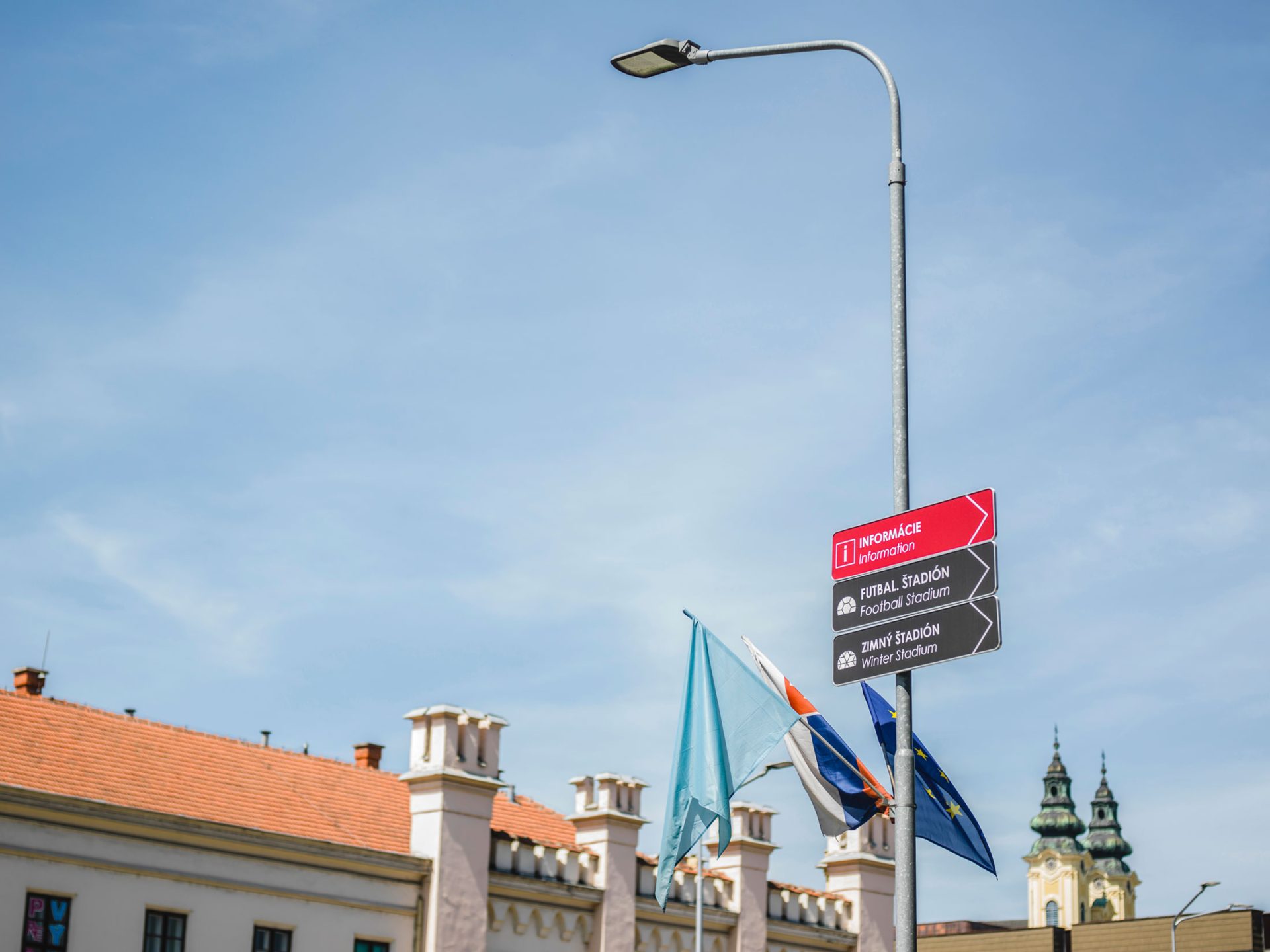 Moto navigácia na osvetlení