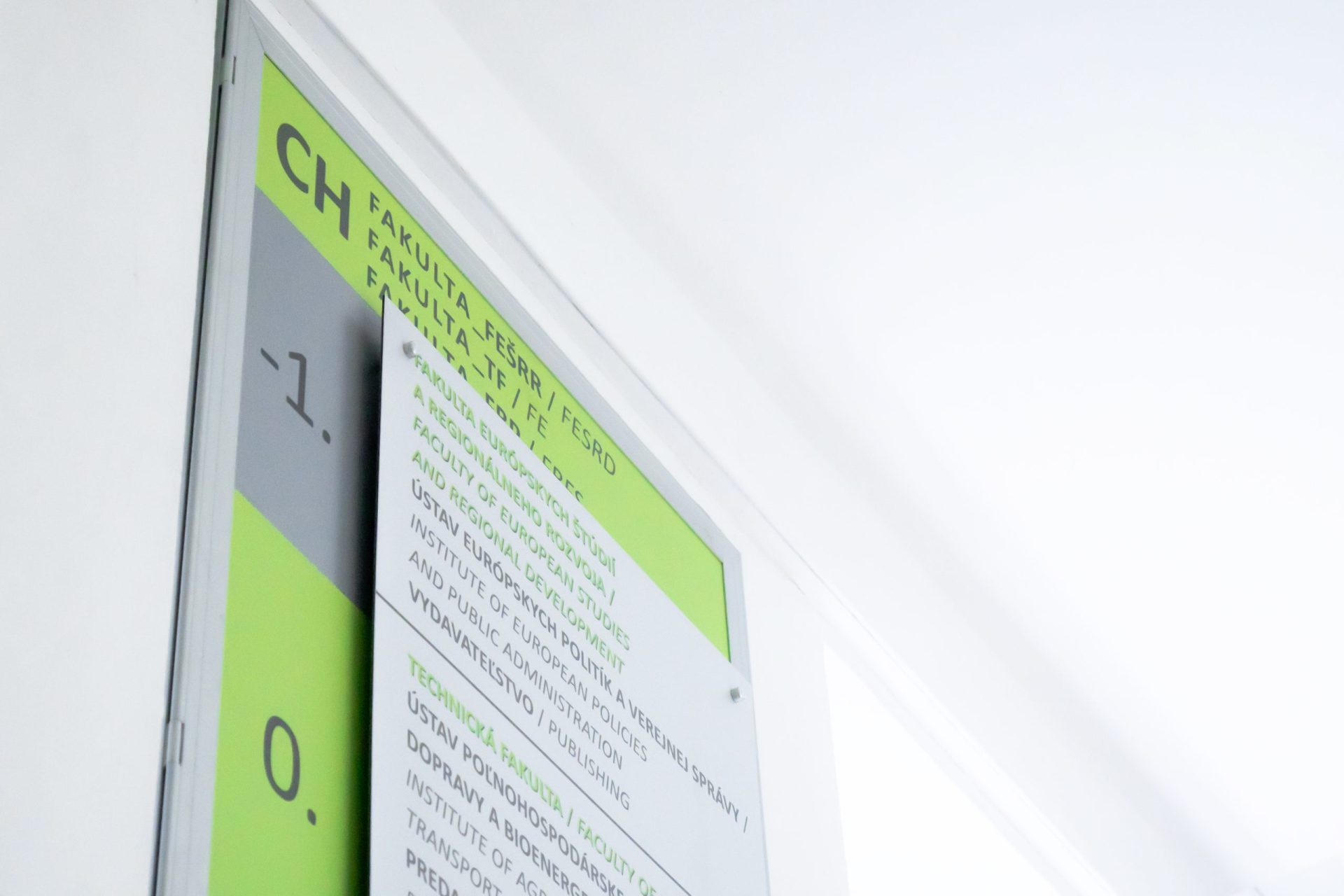 Interiérové orientačné a informačné systémy