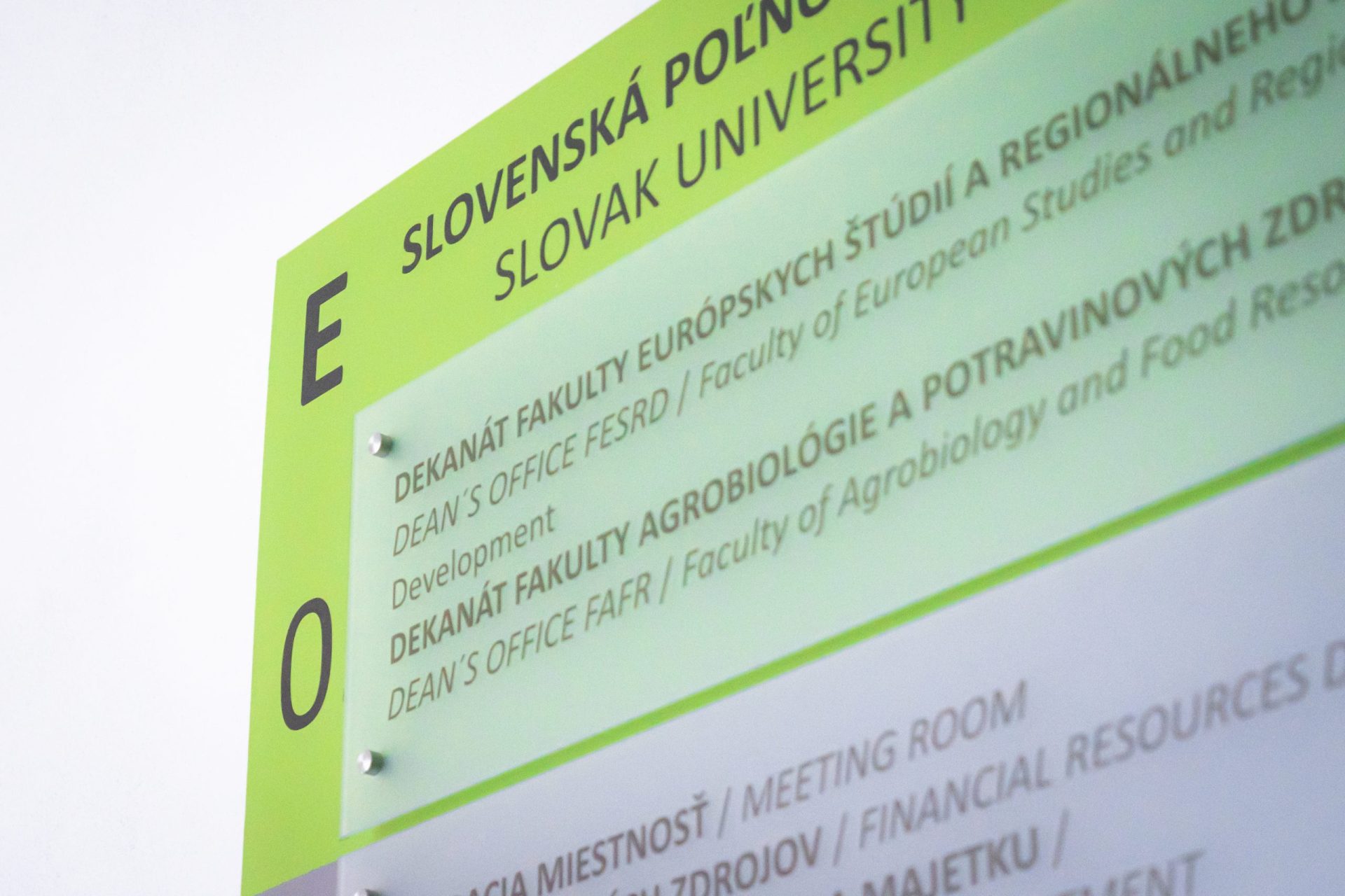 Interiérové orientačné a informačné systémy