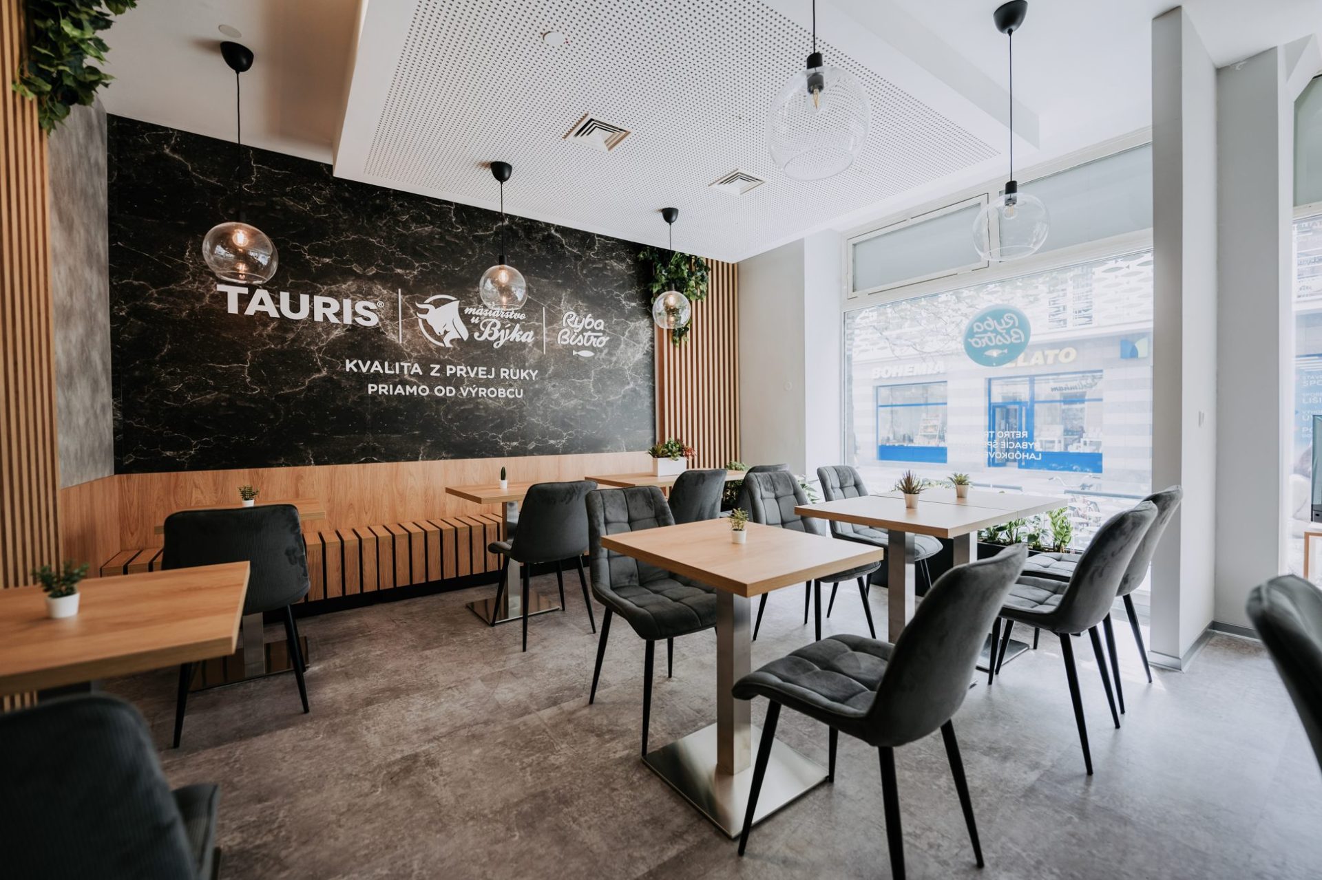 obchodné zariadenia