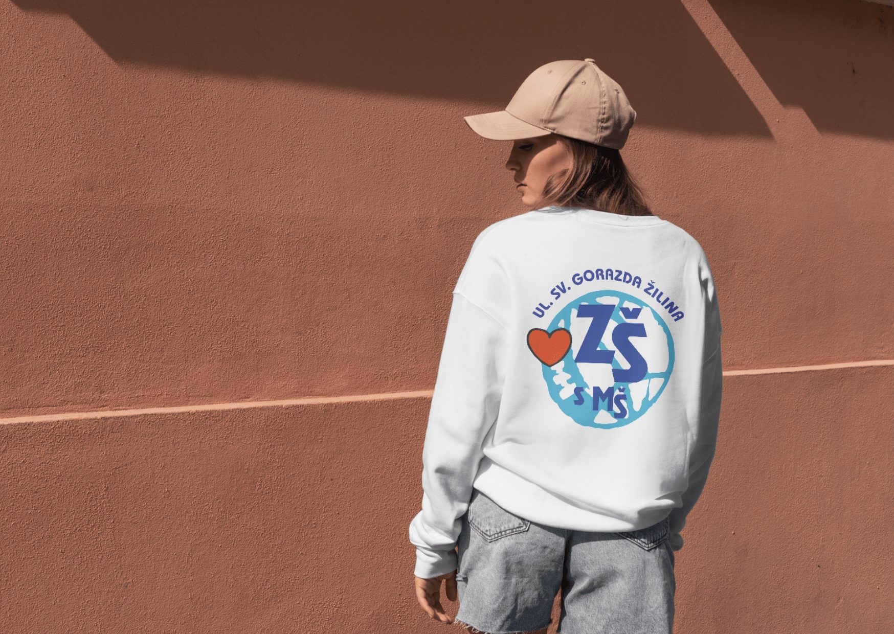 Mikina s logom školy