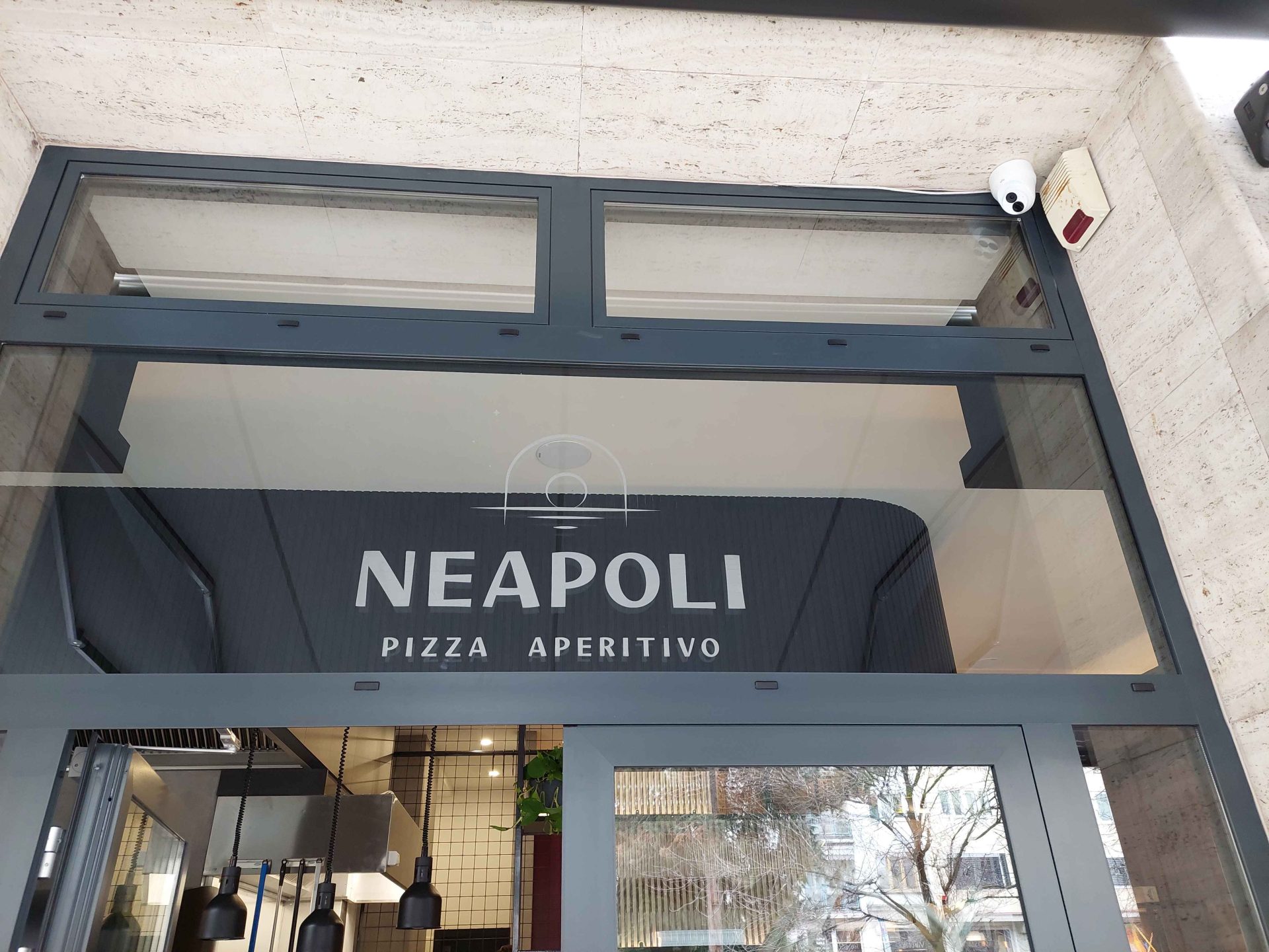 vybavenie predajne - polepy na výklad