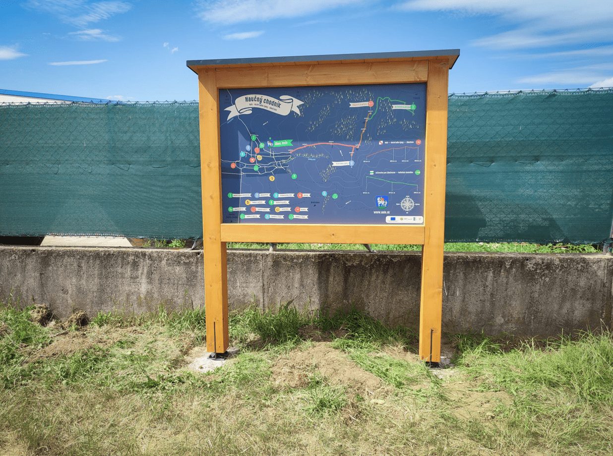 Náučná tabuľa s kreslenou mapou