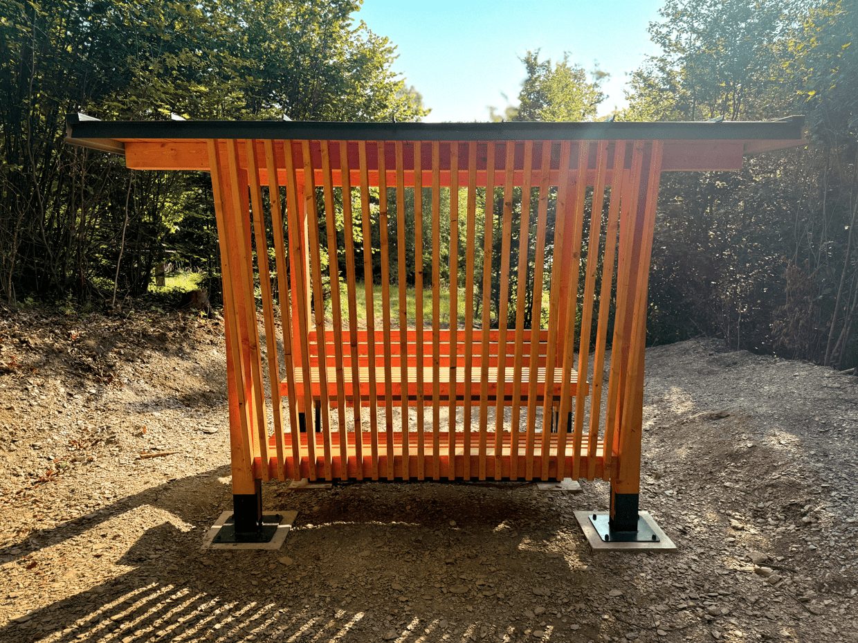 Drevený prístrešok v Jelšave