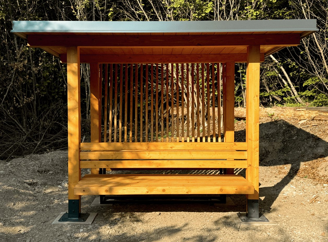 Drevený prístrešok v Jelšave