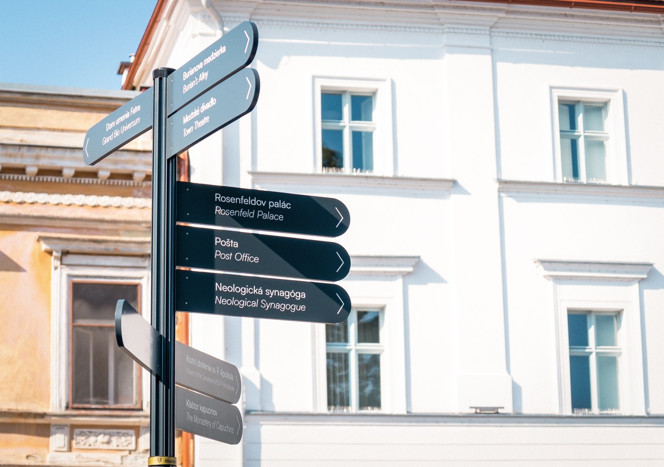 Smerová tabuľa - smerové šípky