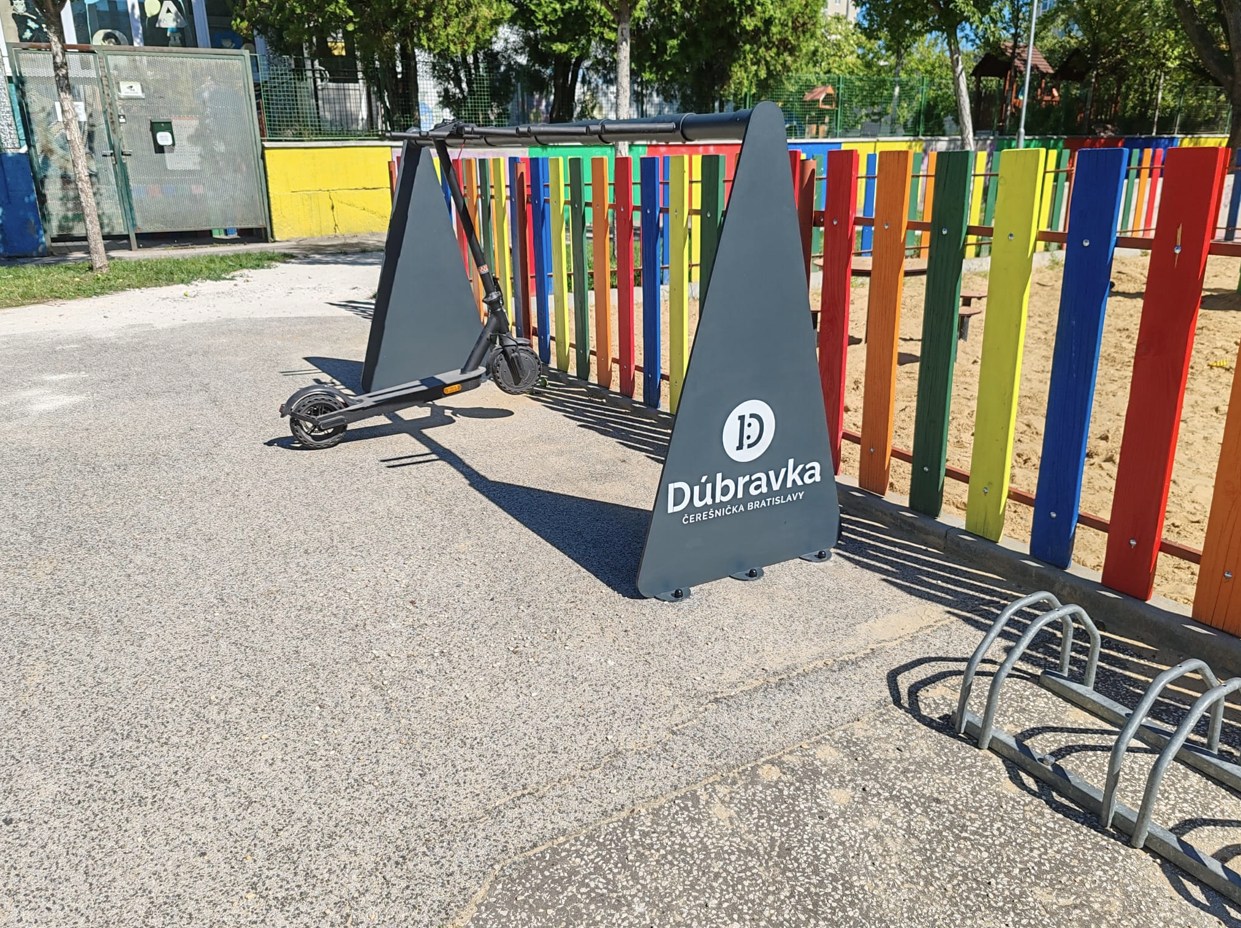 Stojan na kolobežky BA