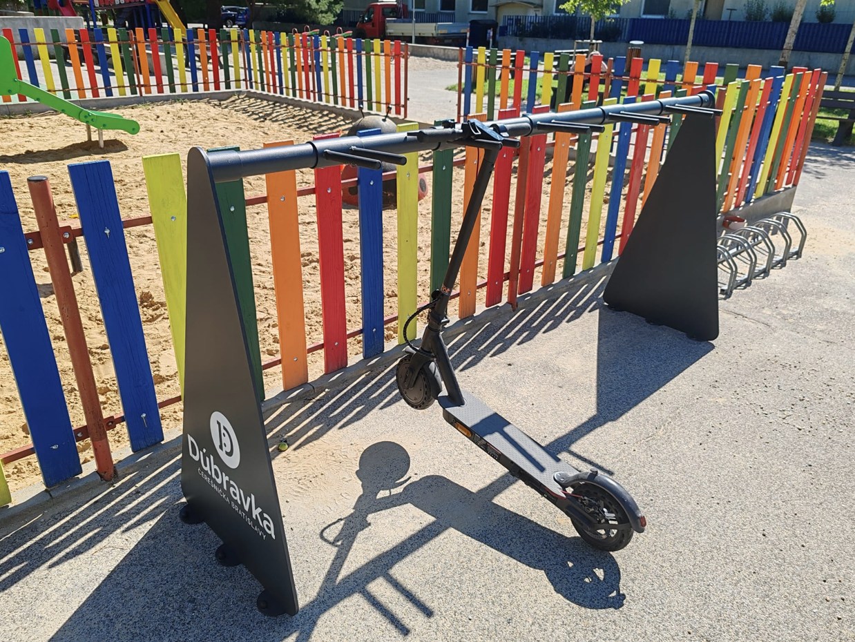 Stojan na kolobežky